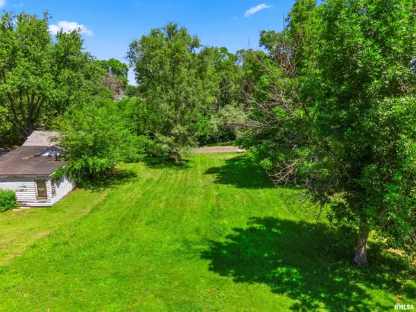 302 CAROLINE ST, Creve Coeur, IL 61610