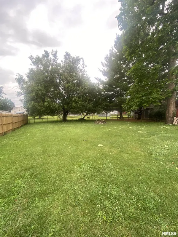 875 E ELM ST, Canton, IL 61520