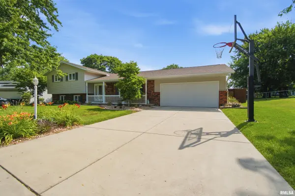 208 BARBARA Pkwy, Washington, IL 61571