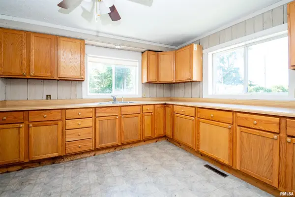 307 MIDLAND ST, Pekin, IL 61554