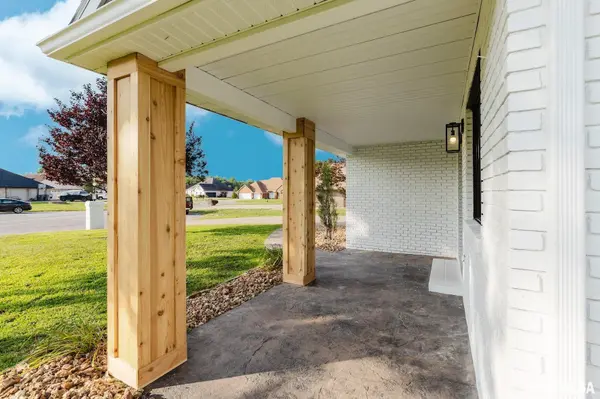 1602 Carmie LN, Marion, IL 62959