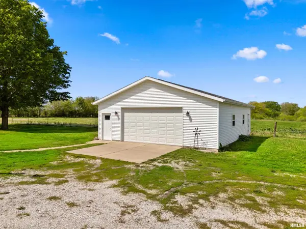 8280 N WINTERS LN, Lewistown, IL 61542