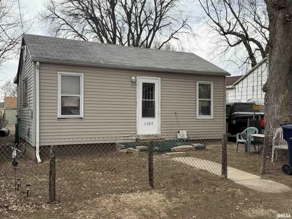 1527 MARTIN DR, Pekin, IL 61554