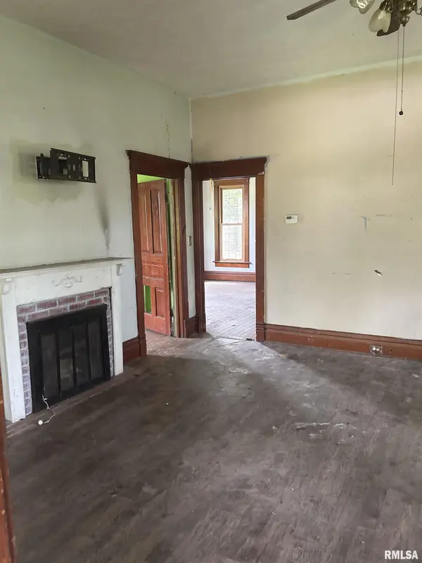 1027 N MAIN ST, Lewistown, IL 61542