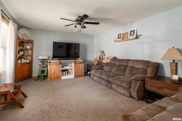 851 Panama ST, Eldorado, IL 62930