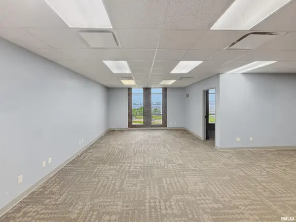 2400 N MAIN ST #G, East Peoria, IL 61611