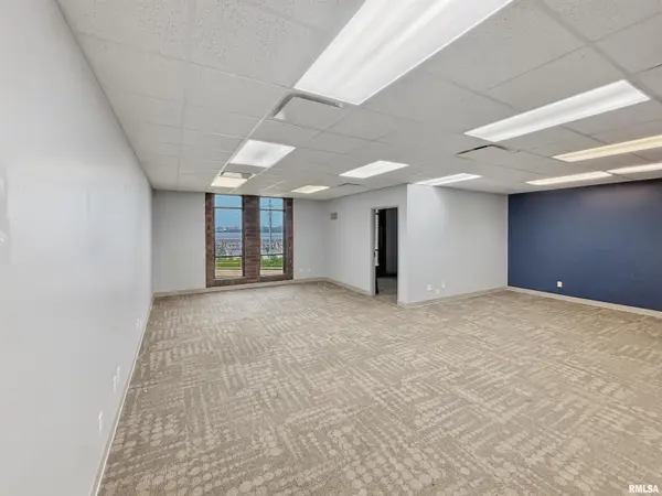 2400 N MAIN ST #G, East Peoria, IL 61611