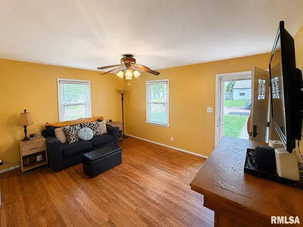 1004 E WILSON AVE, Peoria, IL 61603