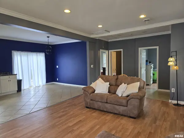 302 SMITH ST, Colchester, IL 62326