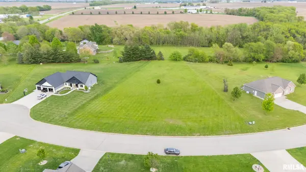 116 Lost Creek CT, Pekin, IL 61554