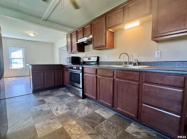 410 E SUMMIT ST, Macomb, IL 61455