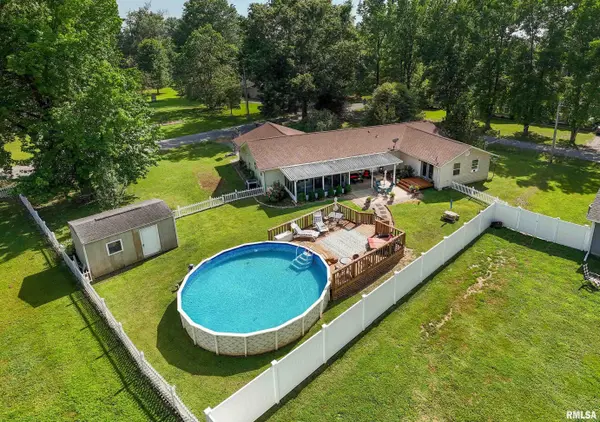 305 W HAMILTON ST, Energy, IL 62933