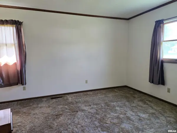 203 ORCHARD DR, La Harpe, IL 61450