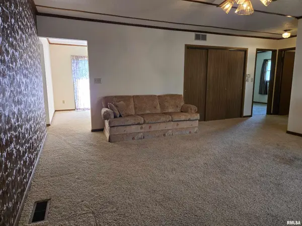 203 ORCHARD DR, La Harpe, IL 61450