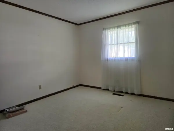 203 ORCHARD DR, La Harpe, IL 61450