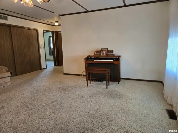 203 ORCHARD DR, La Harpe, IL 61450