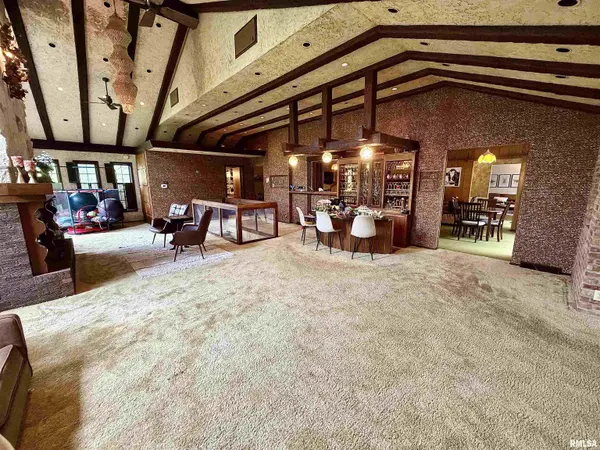 10 Rye CT, Macomb, IL 61455