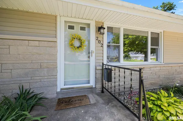 202 DEVONSHIRE RD, Washington, IL 61571