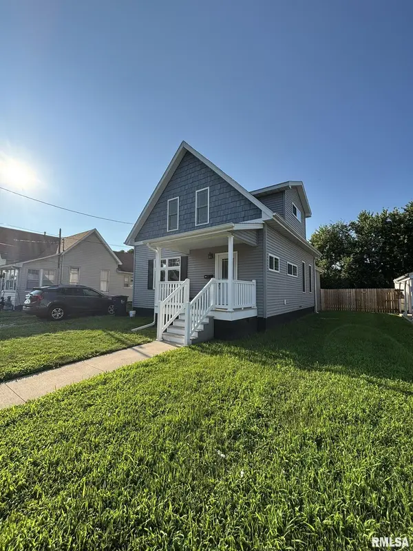 105 W BIRCH ST, Canton, IL 61520