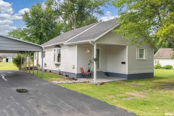 1516 W MAPLE ST, Herrin, IL 62948