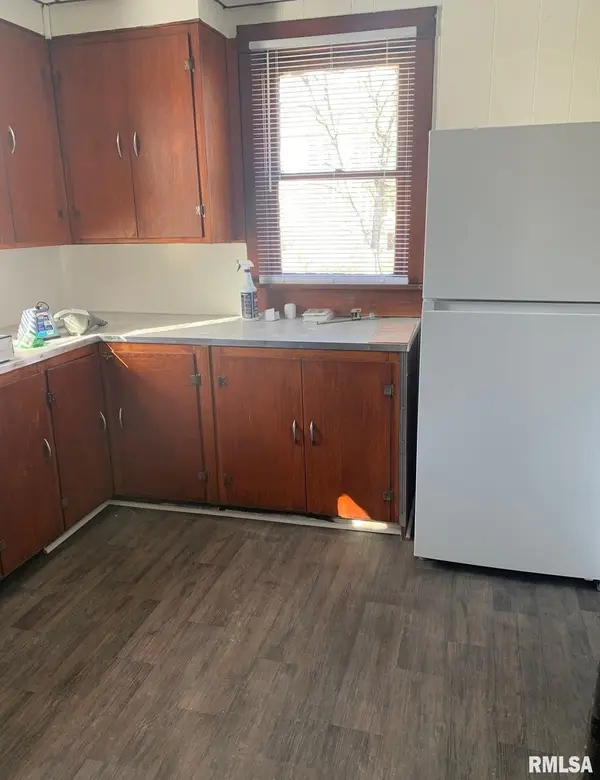 564 S MAIN ST, Canton, IL 61520