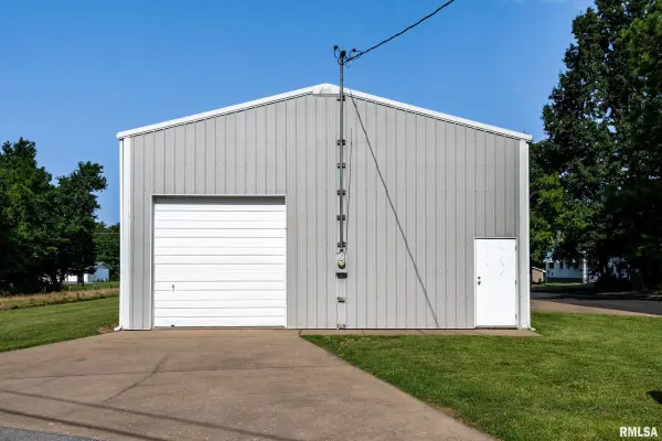 905 CENTRAL ST, Marion, IL 62959