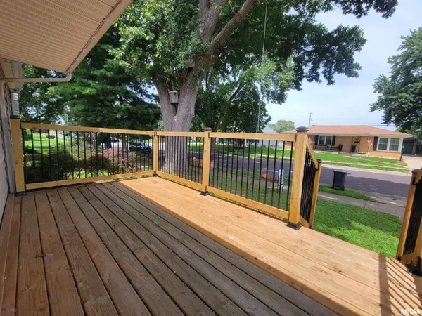 1102 COOLIDGE AVE, Pekin, IL 61554
