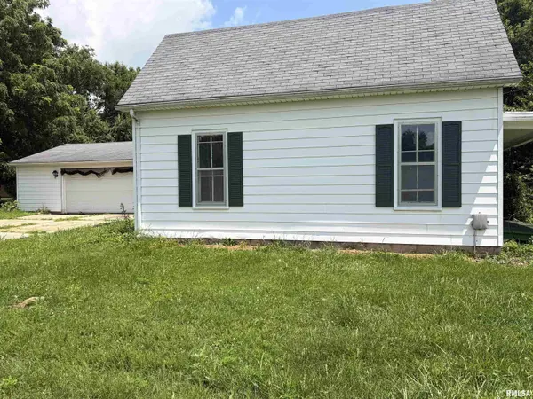 449 W FORT ST, Farmington, IL 61531