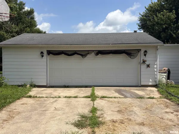 449 W FORT ST, Farmington, IL 61531