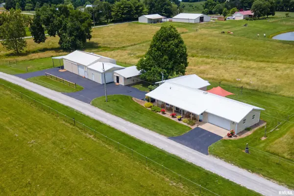 29 BRIDLE LN, Stonefort, IL 62987
