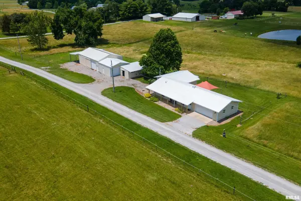 29 BRIDLE LN, Stonefort, IL 62987
