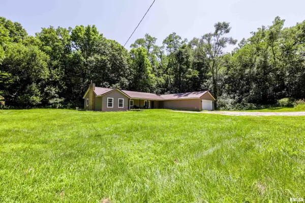 1562 SPRING BAY RD, East Peoria, IL 61611