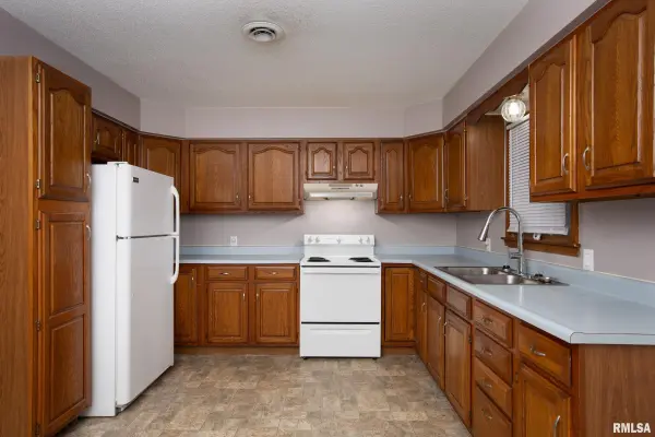 136 and 140 Weatherford LN, Carbondale, IL 62901