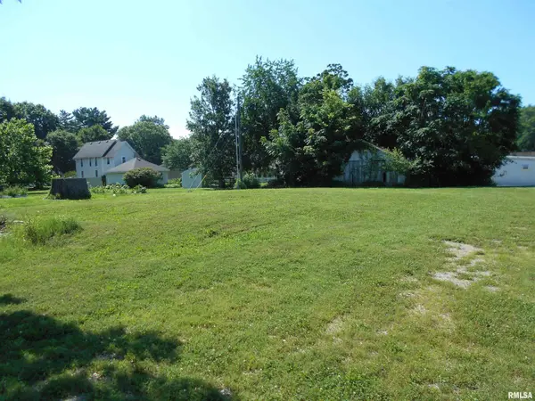 301 S JOHNSON ST, Macomb, IL 61455