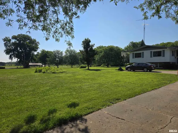 726 E 1ST ST, Dallas City, IL 62330