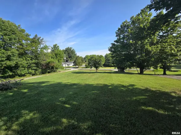 903 E GRAND AVE, Carterville, IL 62918