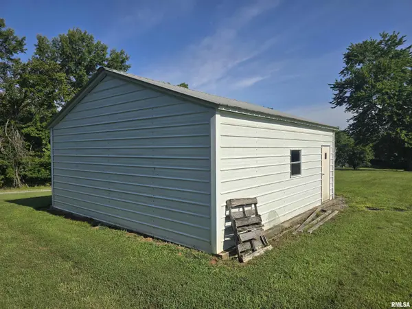 903 E GRAND AVE, Carterville, IL 62918