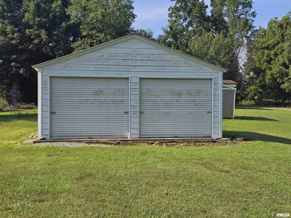 903 E GRAND AVE, Carterville, IL 62918
