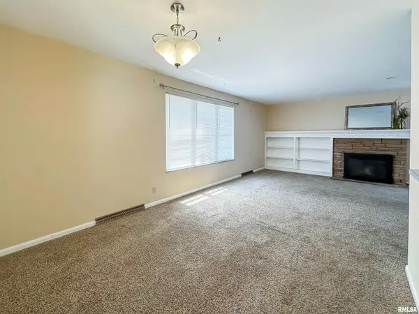 1800 E Saint Jude CT, Peoria Heights, IL 61616