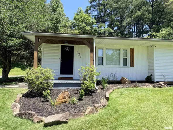 324 E ASH ST, Cobden, IL 62920