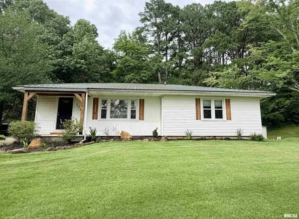 324 E ASH ST, Cobden, IL 62920