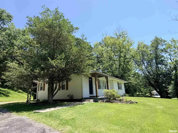 324 E ASH ST, Cobden, IL 62920