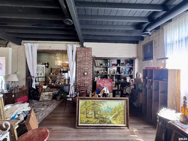127 W CALHOUN ST, Macomb, IL 61455