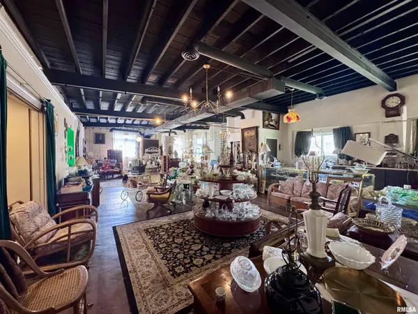 127 W CALHOUN ST, Macomb, IL 61455