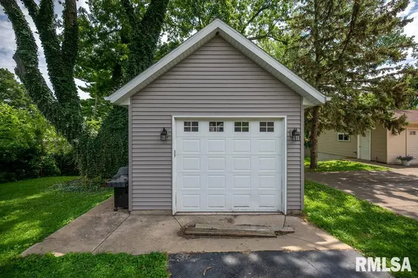 122 E CHERRY RIDGE LN, Peoria, IL 61614