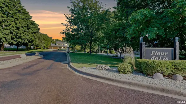105 FLEUR DE LIS CT, East Peoria, IL 61611