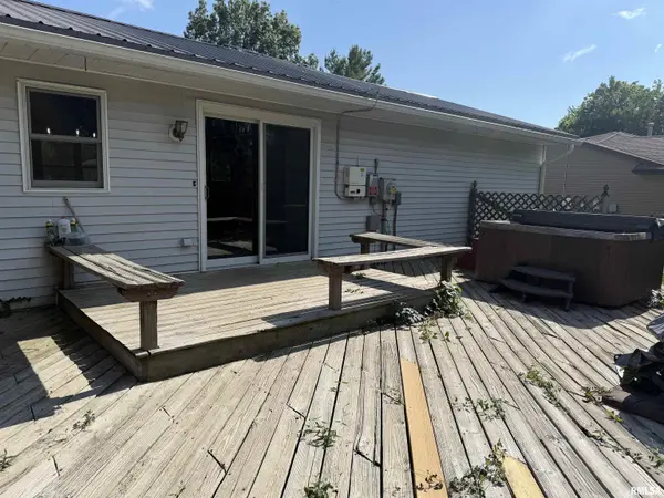 918 E OAK ST, Macomb, IL 61455
