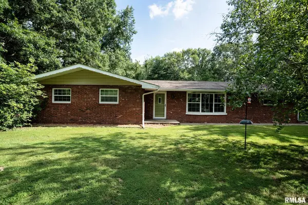 5592 CHURCH ST, Sesser, IL 62884