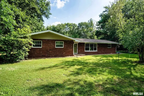 5592 CHURCH ST, Sesser, IL 62884