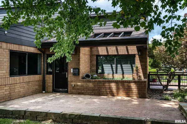 1160 N CEDAR CT, Carbondale, IL 62901